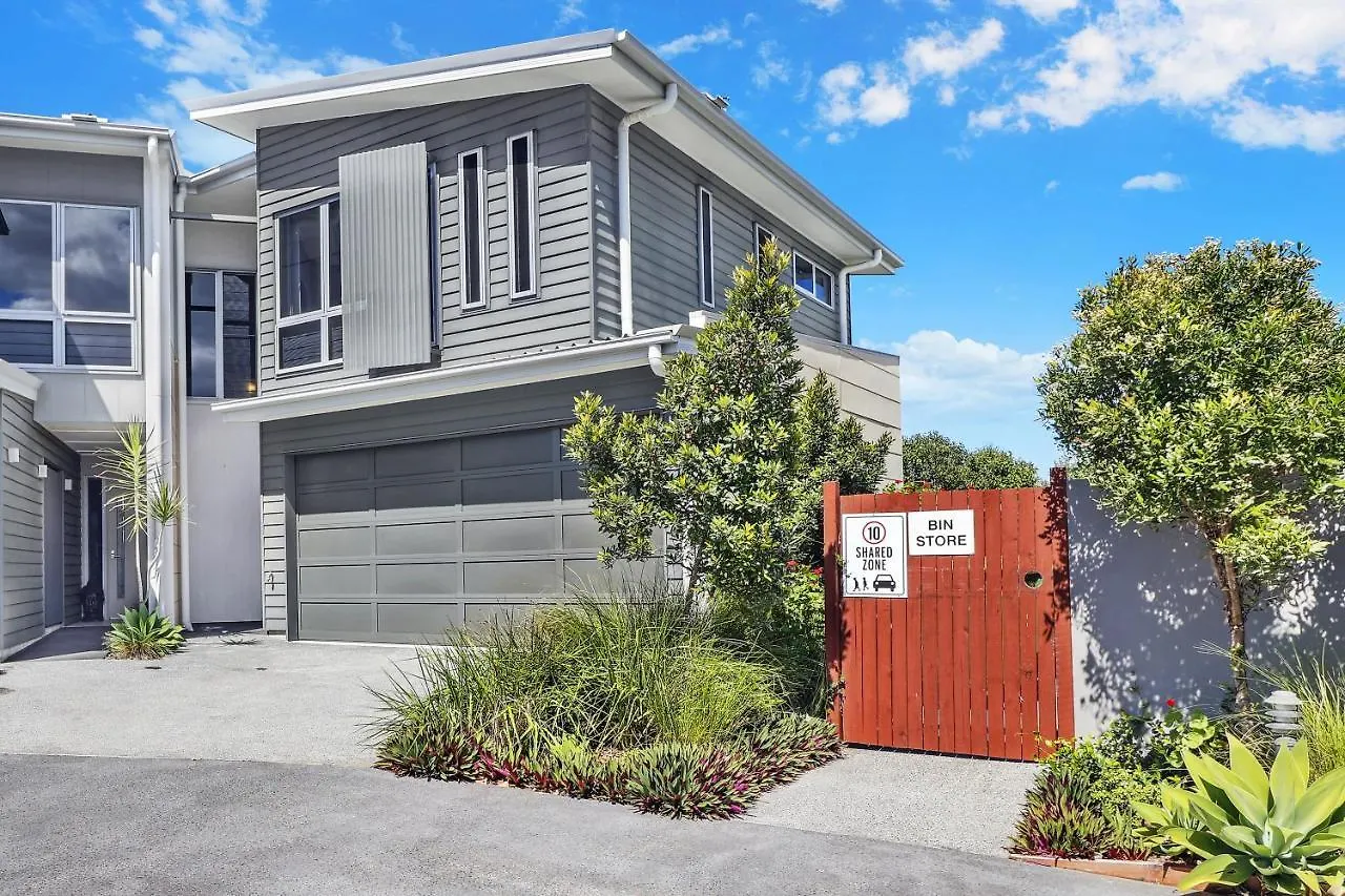Welcoming Lakeside Getaway With Waterviews, Wifi, Pool & Park Mooloolaba
