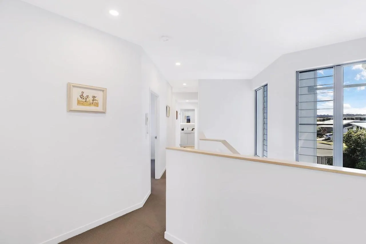 Welcoming Lakeside Getaway With Waterviews, Wifi, Pool & Park Mooloolaba 0*,  Australia