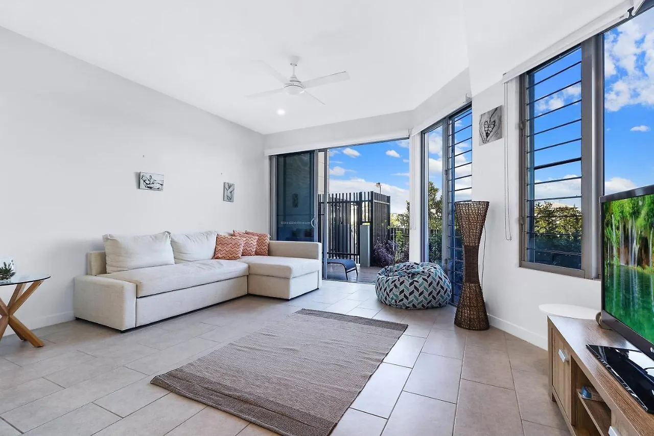 Welcoming Lakeside Getaway With Waterviews, Wifi, Pool & Park Mooloolaba Australia